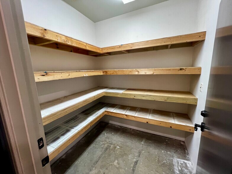 More Photos Of 11818 Warfield St, San Antonio Service For Lease