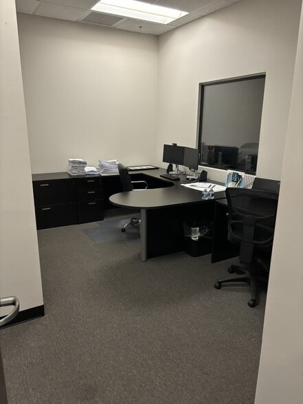 More Photos Of 20325 N 51st Ave, Glendale Office For Sale