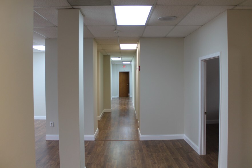 More Photos Of 1350 Tidwell Dr, Alpharetta Office For Lease