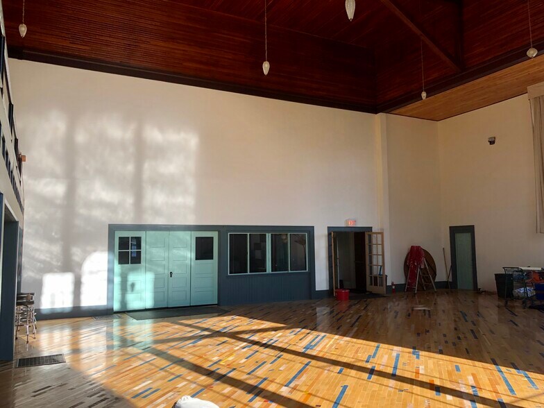 More Photos Of 7809 NE Everett St, Portland Religious Facility For Sale