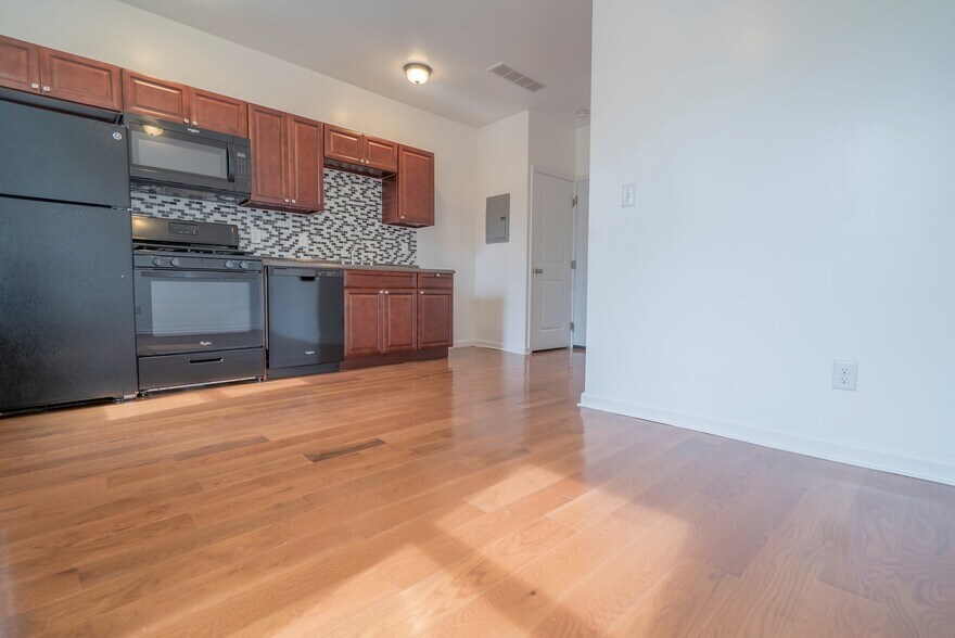 More Photos Of 825 N 41st St, Philadelphia Apartments For Sale