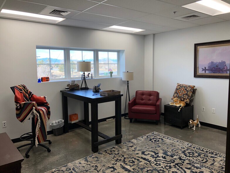 More Photos Of 1567 Vista View Dr, Longmont Showroom For Sale