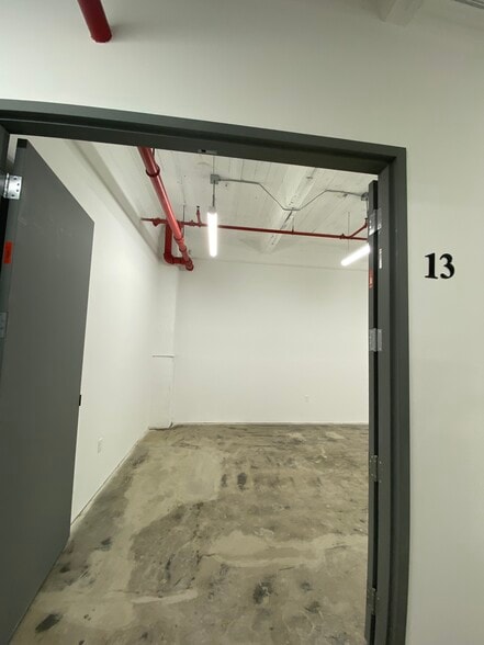 More Photos Of 901 E 31st St, Los Angeles Manufacturing For Lease