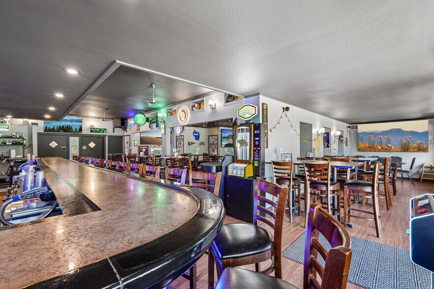 More Photos Of S76W17745 Janesville Rd, Muskego Restaurant For Sale