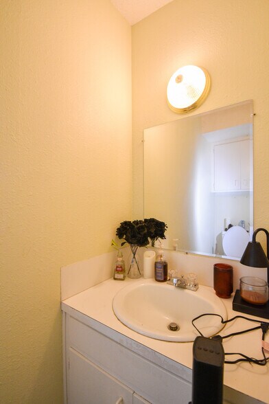 More Photos Of 1805 Rosemary Ave, Victoria Apartments For Sale
