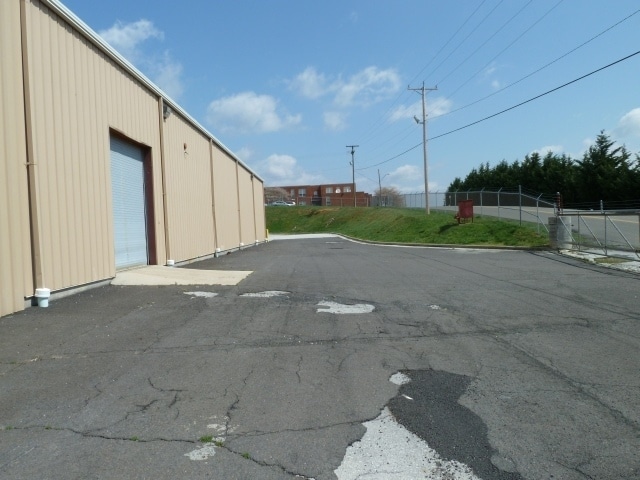 More Photos Of 345 Marshall, Wytheville Warehouse For Lease