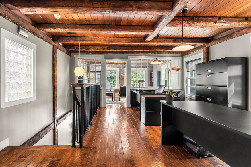 More Photos Of 8 Essex St, Salem Office For Sale