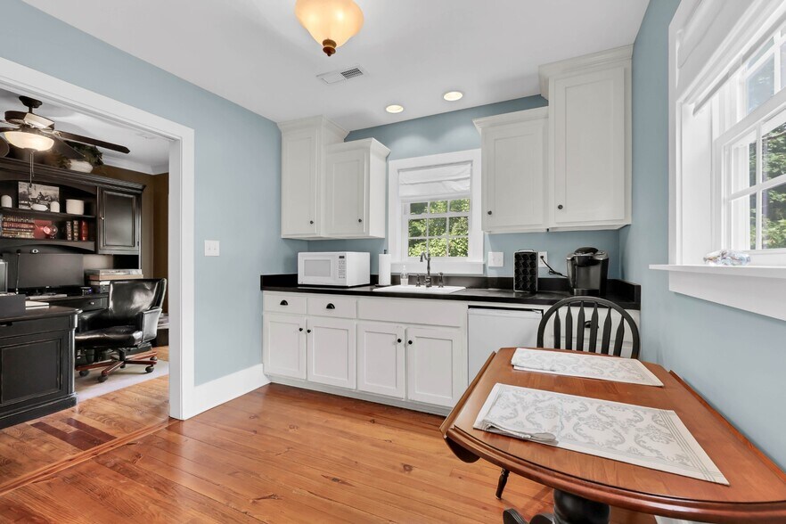 More Photos Of 451 Rossview Rd, Clarksville Office For Sale