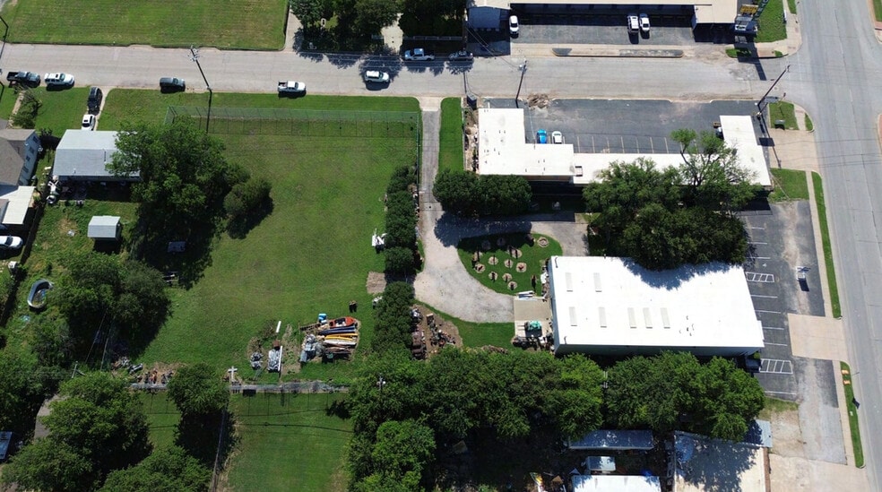 More Photos Of 7608 Camp Bowie West Blvd, Fort Worth Freestanding For Sale