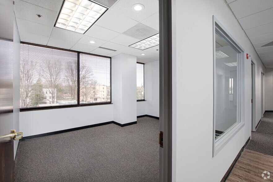 More Photos Of 1320 Old Chain Bridge Rd, McLean Office For Lease