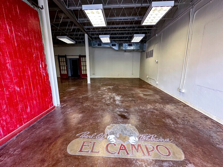 More Photos Of 1 N Mechanic St, El Campo Office For Lease