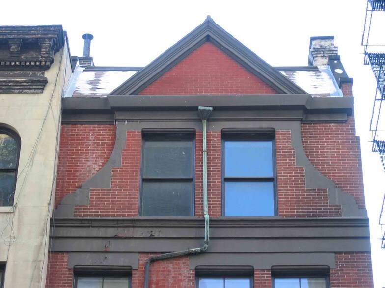 More Photos Of 903 Madison Ave, New York Storefront Retail Residential For Lease