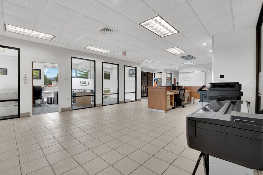 More Photos Of 1326 Progress Dr, Front Royal Flex For Sale