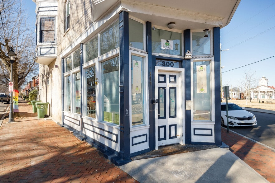 More Photos Of 300 W Clay St, Richmond Storefront Retail Residential For Lease