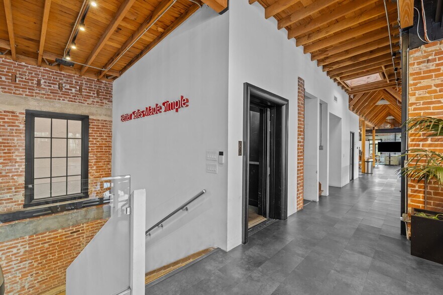 More Photos Of 400-412 Wilshire Blvd, Santa Monica Loft Creative Space For Lease