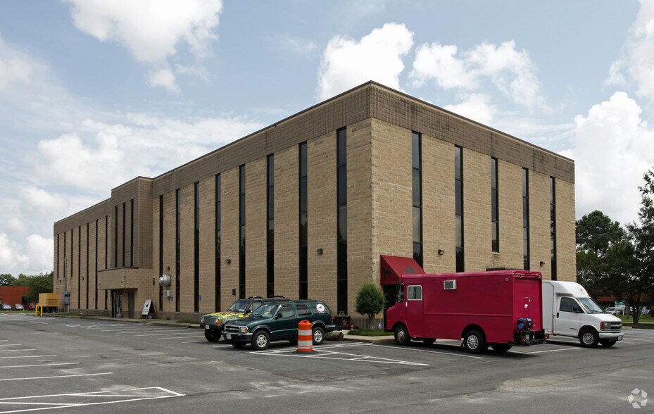 More Photos Of 5360 Robin Hood Rd, Norfolk Office For Lease