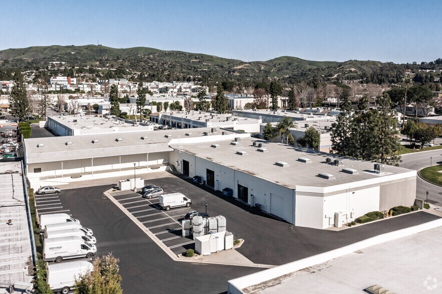 More Photos Of 499 Nibus, Brea Warehouse For Lease