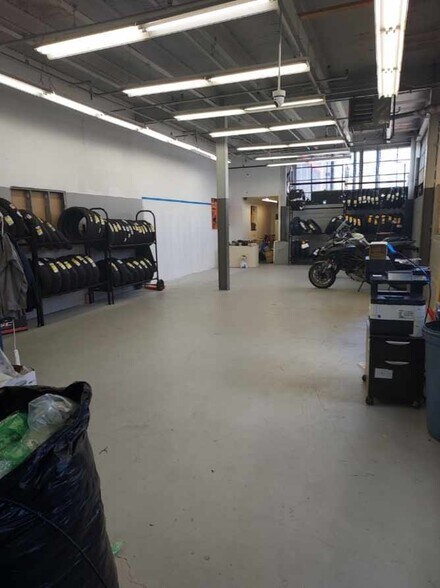 More Photos Of 2070 Jericho Tpke, New Hyde Park Auto Repair For Lease