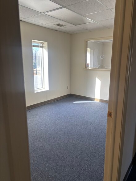 More Photos Of 12 Salters Creek Rd, Hampton Office For Lease
