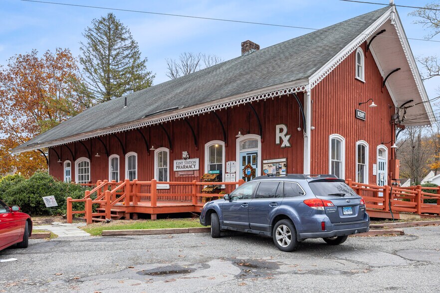 More Photos Of 25 N Main St, Kent Storefront Retail Office For Lease