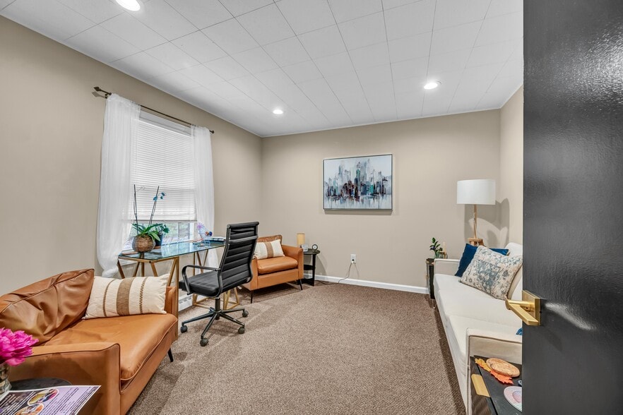 More Photos Of 172 Mount Pleasant Rd, Newtown Medical For Lease