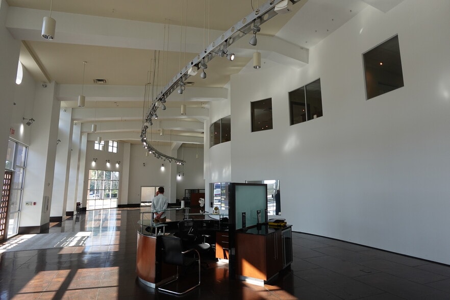 More Photos Of 320 E Fletcher Ave, Tampa Auto Dealership For Sale