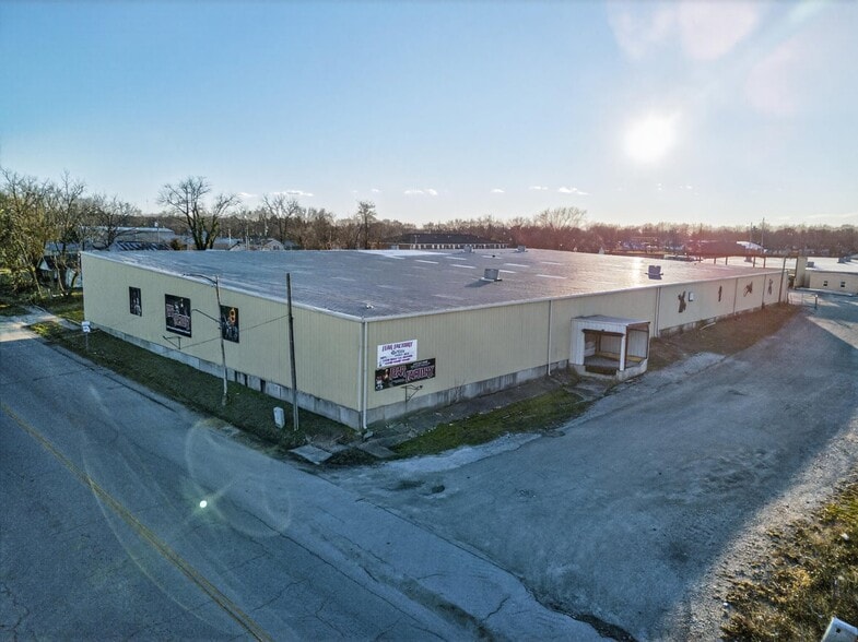 More Photos Of 102 W Front St, Mountain Grove Warehouse For Sale