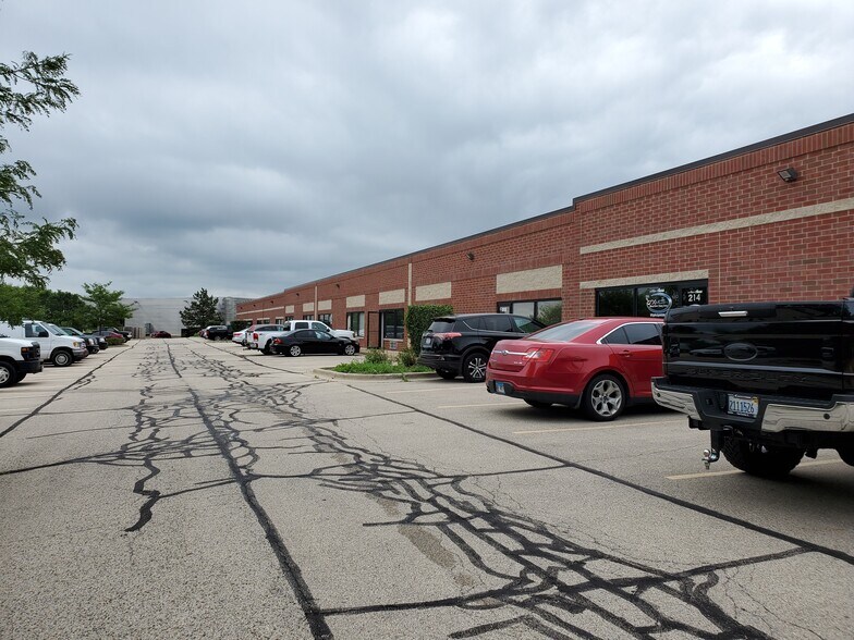 More Photos Of 1330 Crispin Dr, Elgin Warehouse For Lease