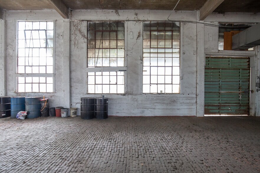 More Photos Of 765 E Washington St, Monticello Auto Repair For Sale