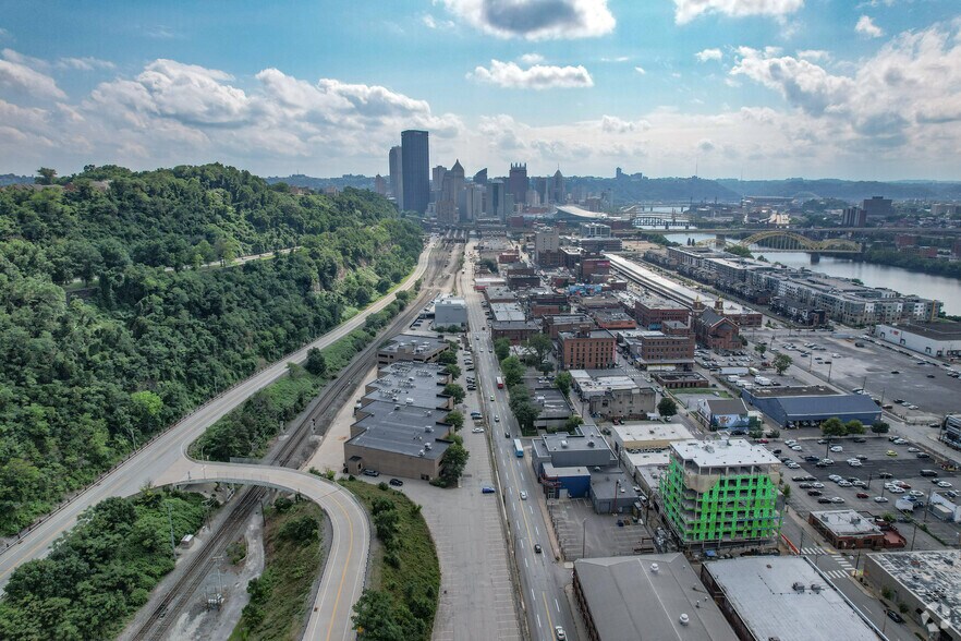More Photos Of 2200-2214 Liberty Ave, Pittsburgh Flex For Lease