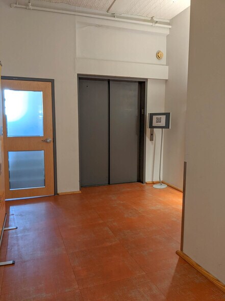 More Photos Of 23 W Broad St, Richmond Office For Sale