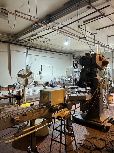 More Photos Of 517 Barretto St, Bronx Manufacturing For Lease