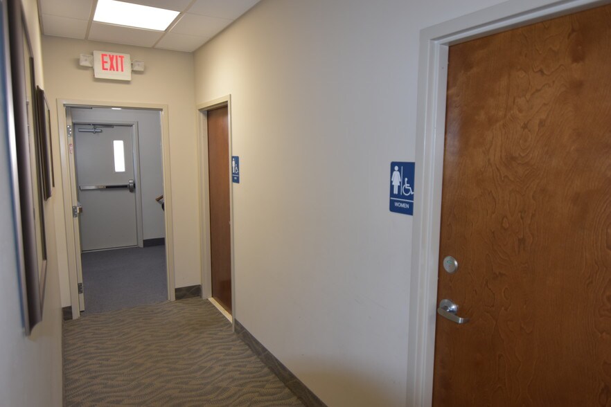 More Photos Of 5560 Kirkwood Hwy, Wilmington Office For Sale