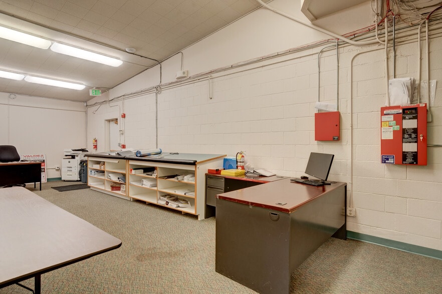 More Photos Of 499 NE Midway Blvd, Oak Harbor Office For Sale