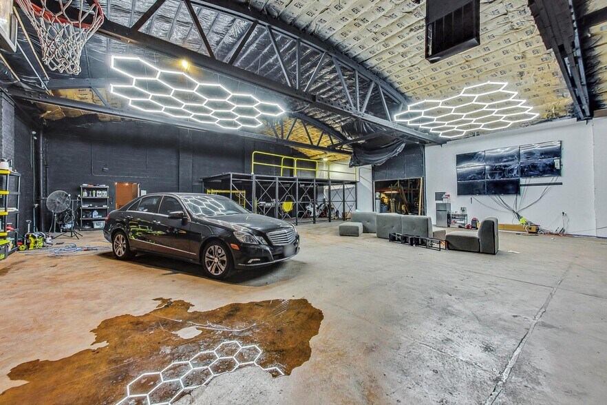 More Photos Of 3693-3705 W Grand Ave, Chicago Warehouse For Sale