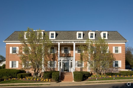 More Photos Of 6305 Castle Pl, Falls Church Medical For Lease