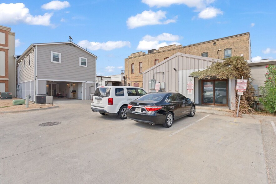 More Photos Of 925 Main St, Bastrop Office Residential For Sale