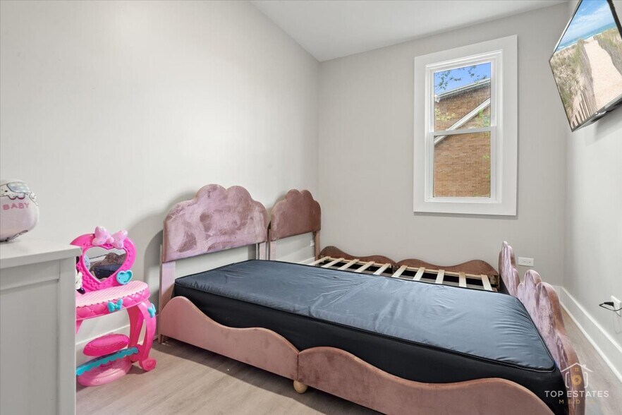 More Photos Of 1542 Victoria Ave, North Chicago Apartments For Sale