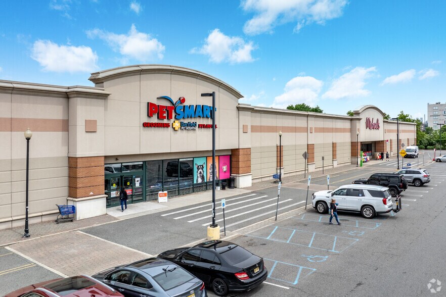 More Photos Of 400 Mill Creek Dr, Secaucus General Retail For Lease