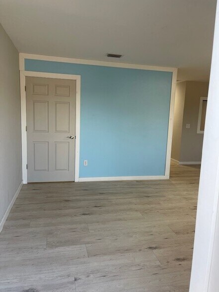 More Photos Of 1030 SE 12th Ct, Cape Coral Warehouse For Sale