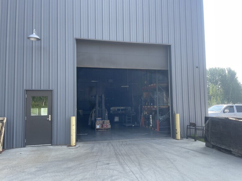 More Photos Of 850 Hawthorne Ave, Ponderay Manufacturing For Lease