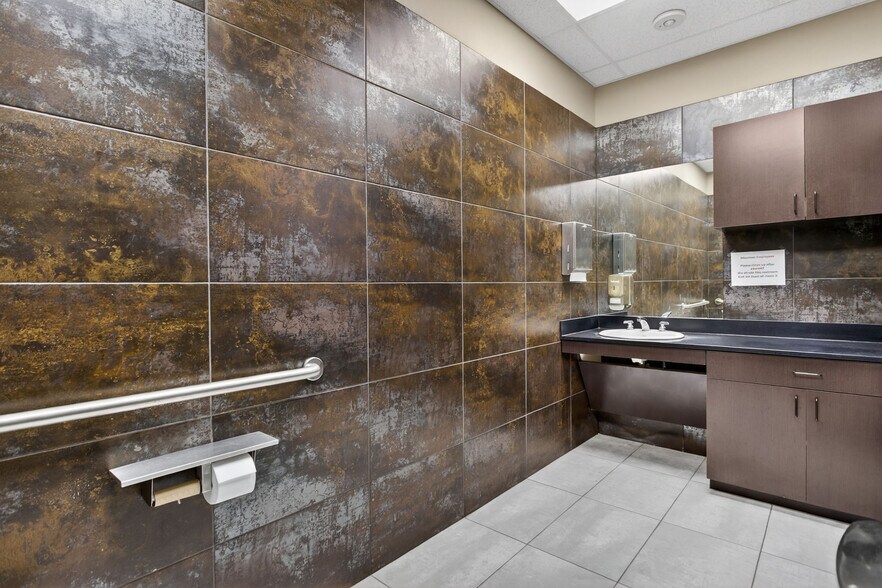 More Photos Of 240 N Burleson Blvd, Burleson General Retail For Sale