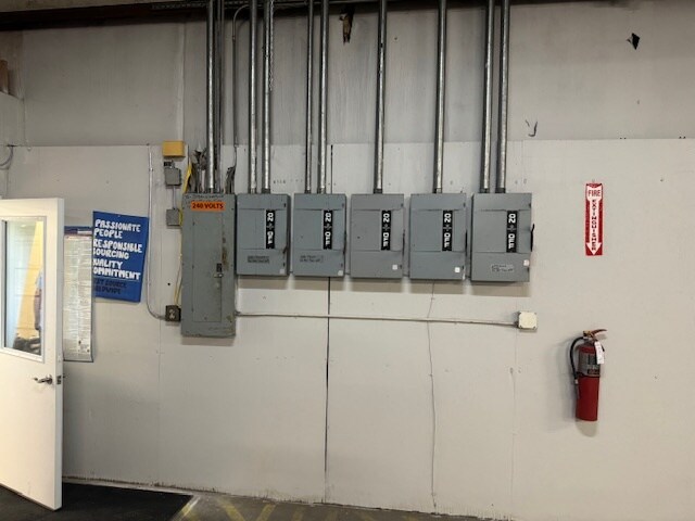 More Photos Of 3400 Silas Ave, Charlotte Warehouse For Lease