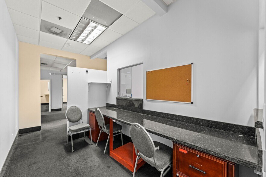 More Photos Of 7820-7860 Glades Rd, Boca Raton Office For Lease