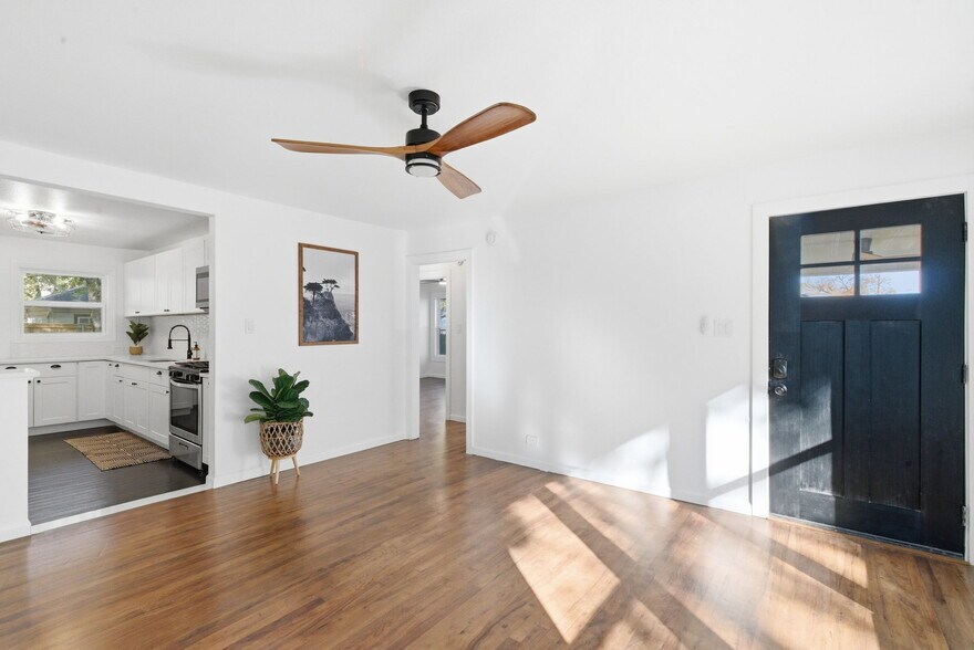 More Photos Of 112 W Akard St, Weatherford Flex For Sale