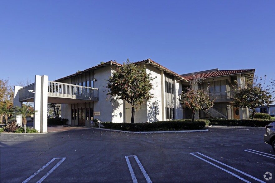 More Photos Of 17802 Sky Park Cir, Irvine Office For Lease