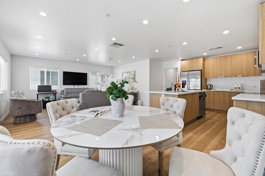 More Photos Of 18853 Saticoy St, Reseda Apartments For Sale