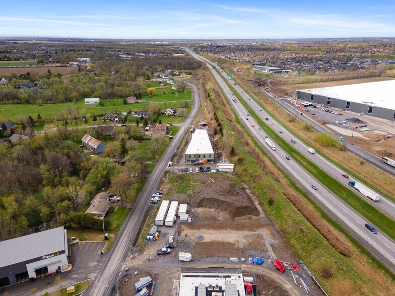 More Photos Of 1250 Rte Édouard-VII, Saint-philippe Showroom For Sale