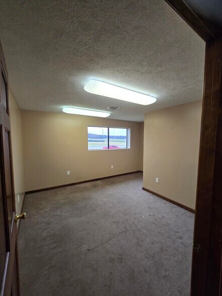More Photos Of 4501 W Deyoung St, Marion Medical For Lease