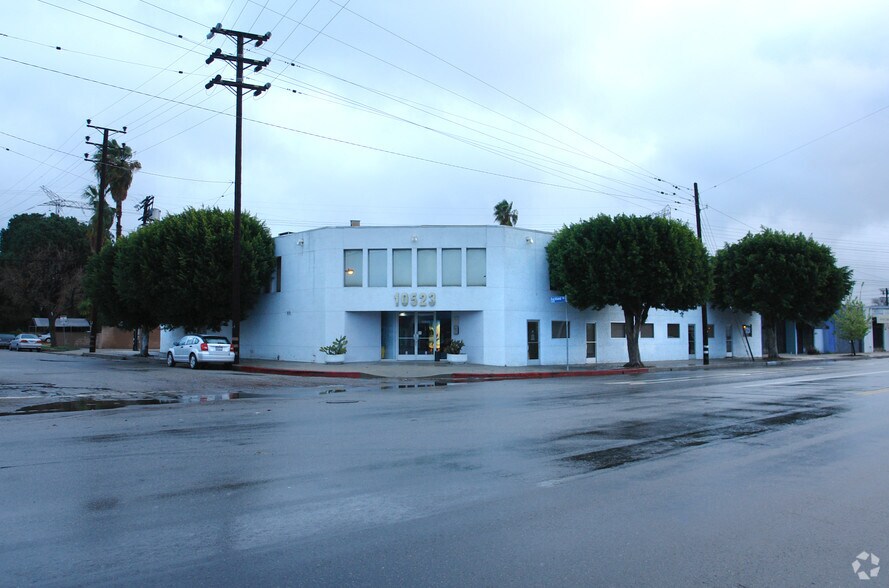 More Photos Of 10523 Burbank Blvd, North Hollywood Office For Lease